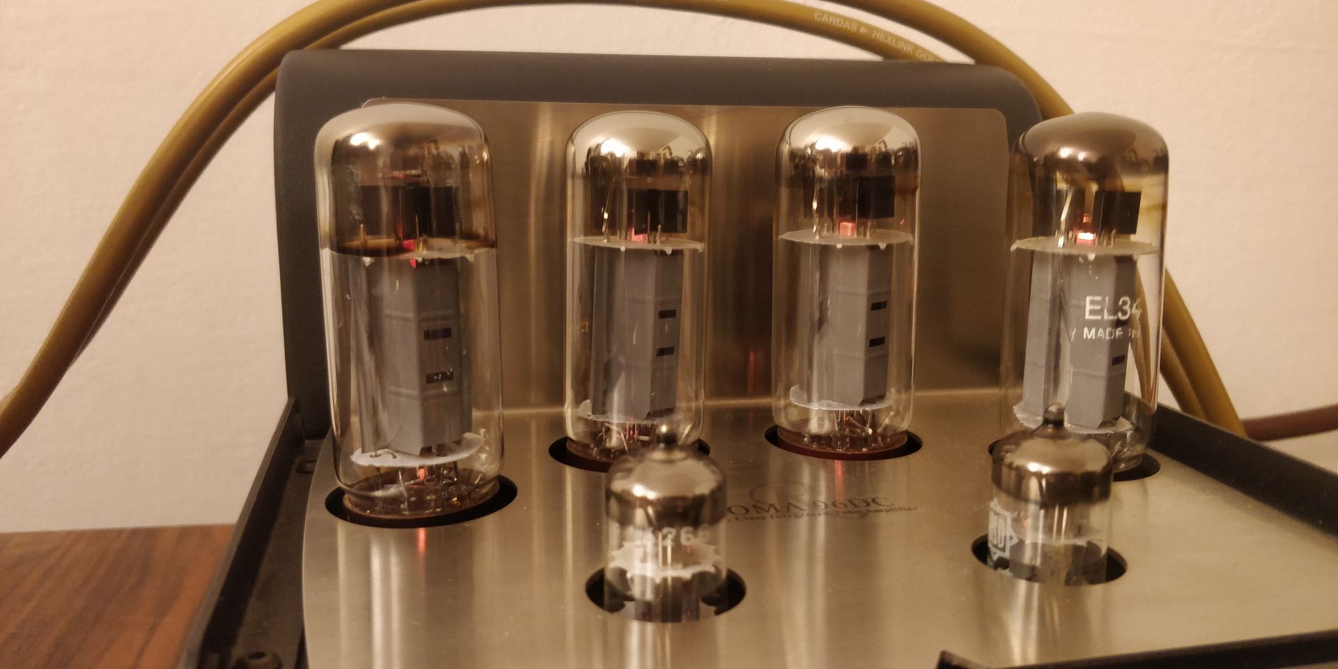 Premium tube amplifier with EL34 tubes