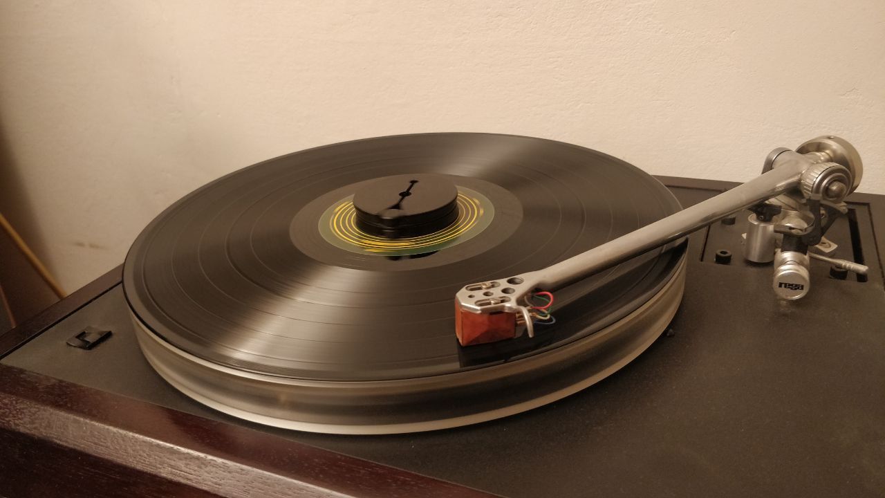 Serpent Clamp on turntable